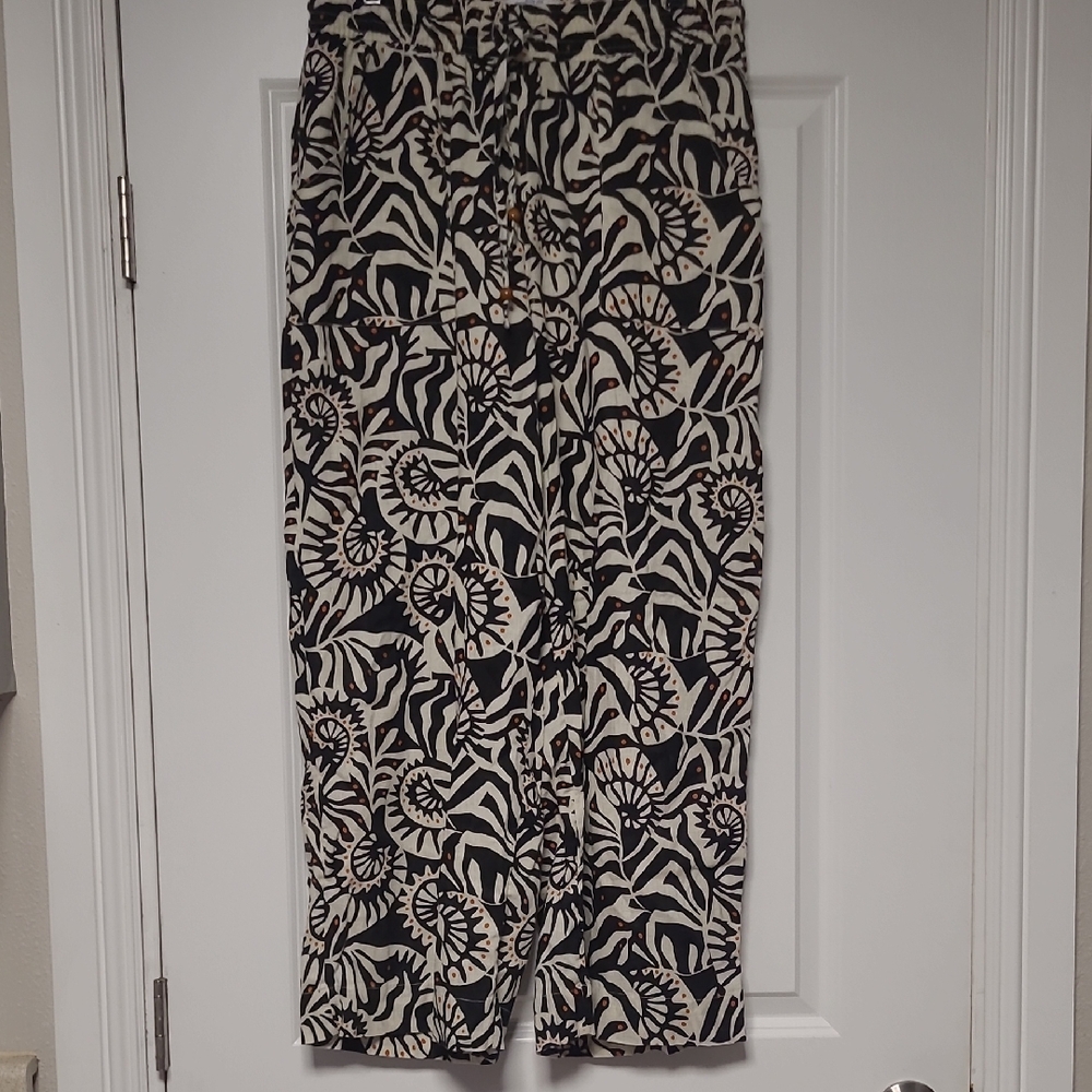 Nicole Miller Black and White Linen Pants